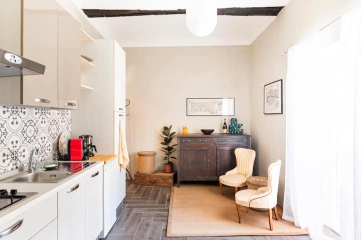 Ca' Balenga - Centralissimo Con Posto Auto Coperto Gratuito Asti Habitación foto